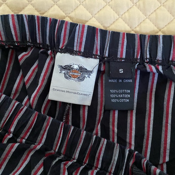 Harley-Davidson Black and Red Striped Apparel - Picture 5 of 5